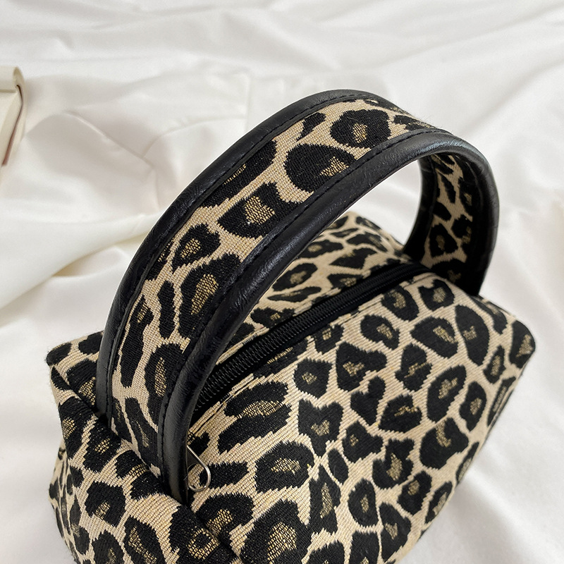 Borsa per trucco leopardata Bo - Luxury Skincare China recensione e prezzo